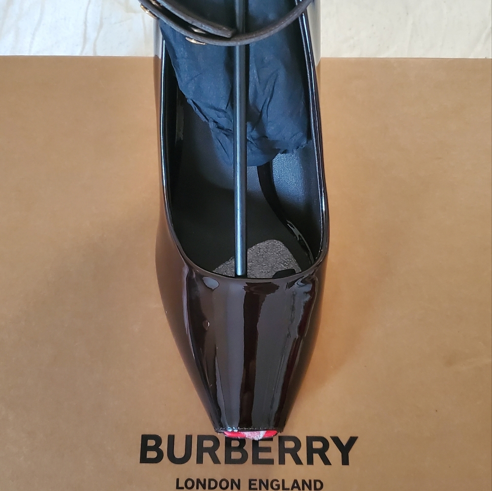 Burberry pumps
